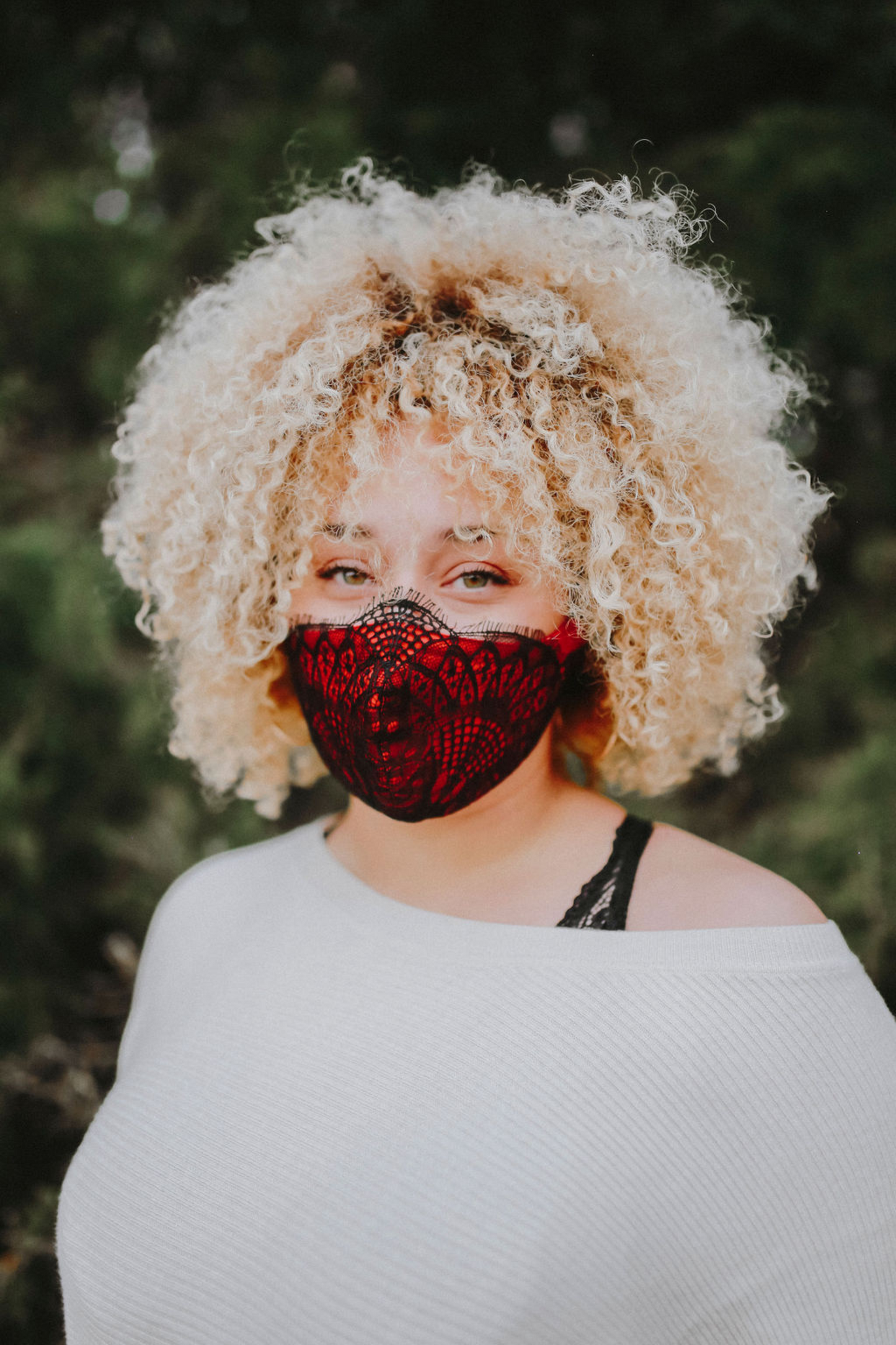 Eyelash Lace Mask (Red)
